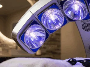 Dettaglio dei filtri al cobalto di una lampada viso ad alta pressione per la schermatura dei raggi UVB.