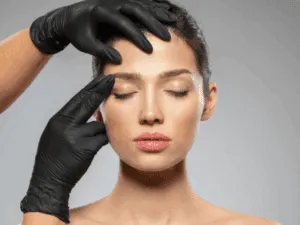 Trattamento di medicina estetica non invasiva per la distensione delle rughe d'espressione nell'area perioculare.