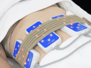 macchinario lipolaser con pad luminosi per sciogliere il grasso localizzato