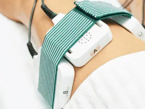 minilipolaser applicato su zona addominale per trattamento mirato del grasso