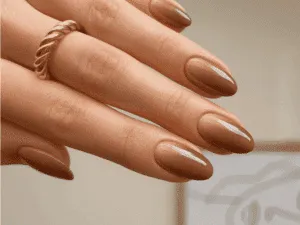 mocha mousse nails autunno 2025