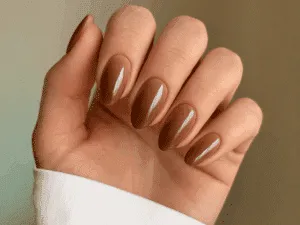 nail trend autunno 2025 con macha mousse