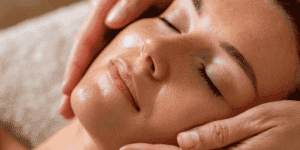Trattamento viso illuminante professionale per una pelle luminosa e radiosa