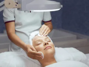 Trattamento viso professionale illuminante con detersione profonda